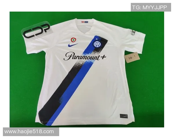 足球巨星罗伯特的辉煌生涯与永恒荣耀故事